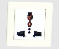 YL 011H 面闆插座(zuò)三孔-實驗室(shi)配件