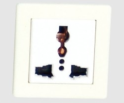 YL 011H 面闆插座(zuo)三孔-實驗室(shì)配件